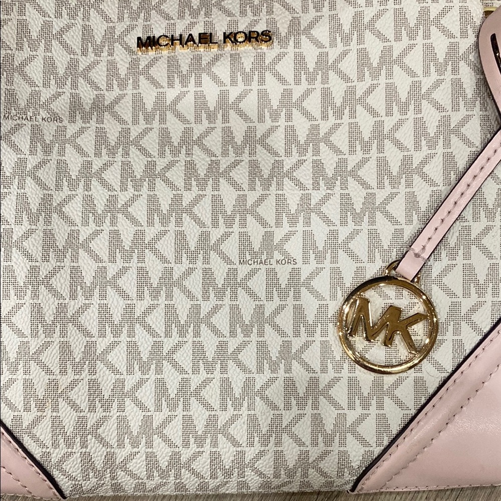 Michael Kors Pink and White Crossbody Bag with Gold Hardware - Picture 3 of 8